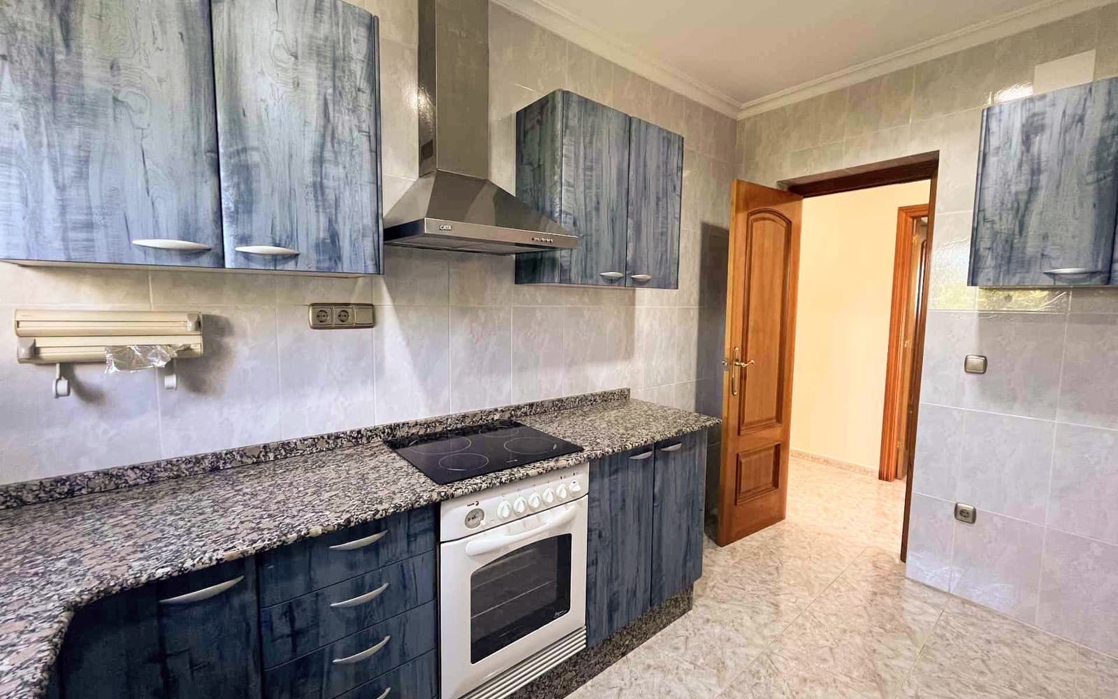 7 bedroom Villa for sale in Montserrat with pool - € 950,000 (Ref: 9758599)