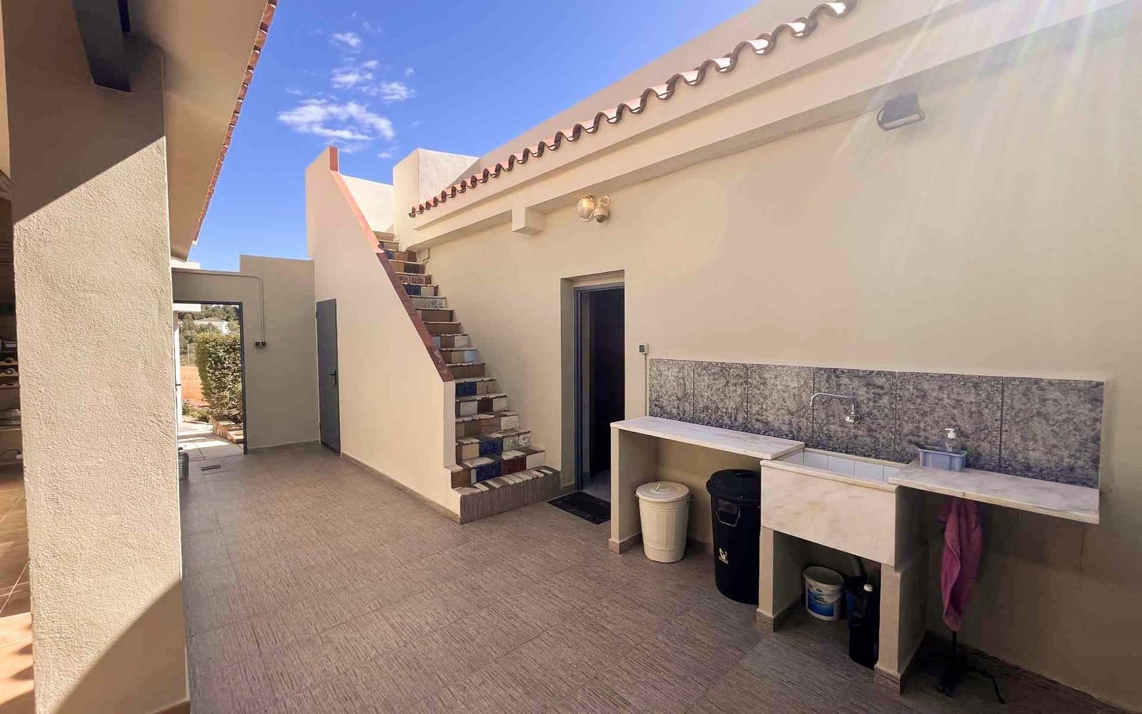 7 bedroom Villa for sale in Montserrat with pool - € 950,000 (Ref: 9758599)