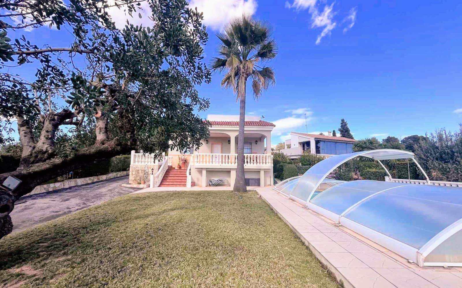 7 bedroom Villa for sale in Montserrat with pool - € 950,000 (Ref: 9758599)