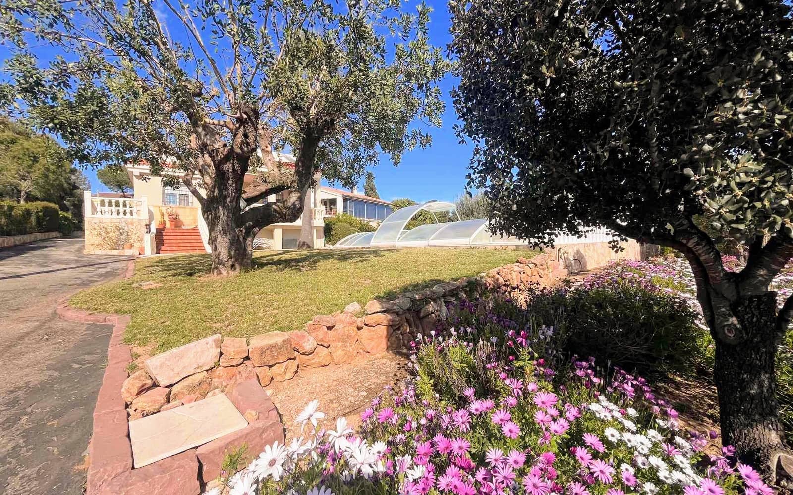 7 bedroom Villa for sale in Montserrat with pool - € 950,000 (Ref: 9758599)