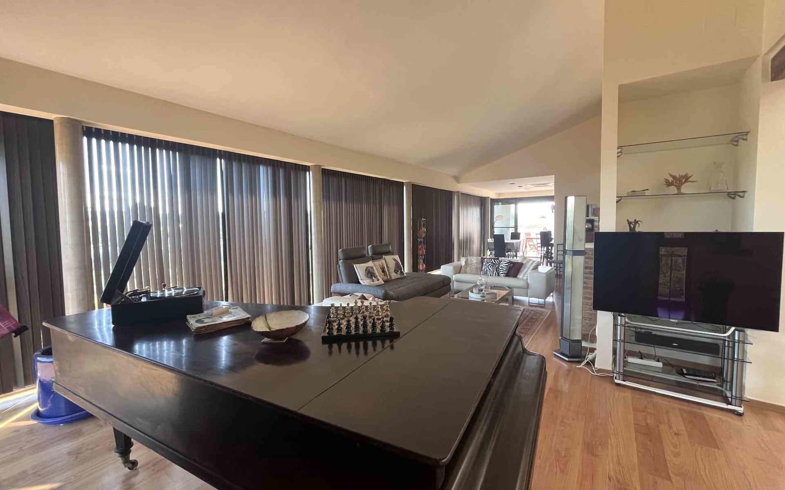 7 bedroom Villa for sale in Montserrat with pool - € 950,000 (Ref: 9758599)