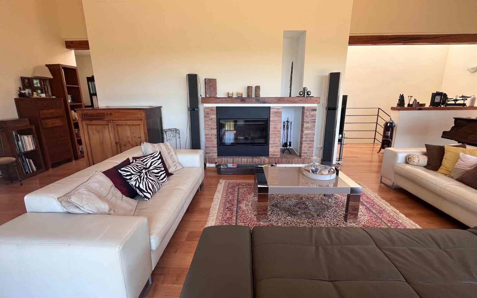 7 bedroom Villa for sale in Montserrat with pool - € 950,000 (Ref: 9758599)