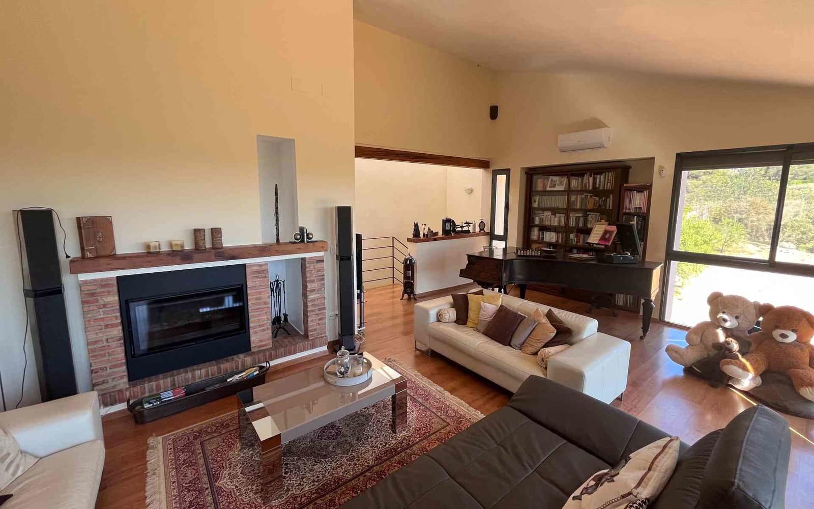 7 bedroom Villa for sale in Montserrat with pool - € 950,000 (Ref: 9758599)