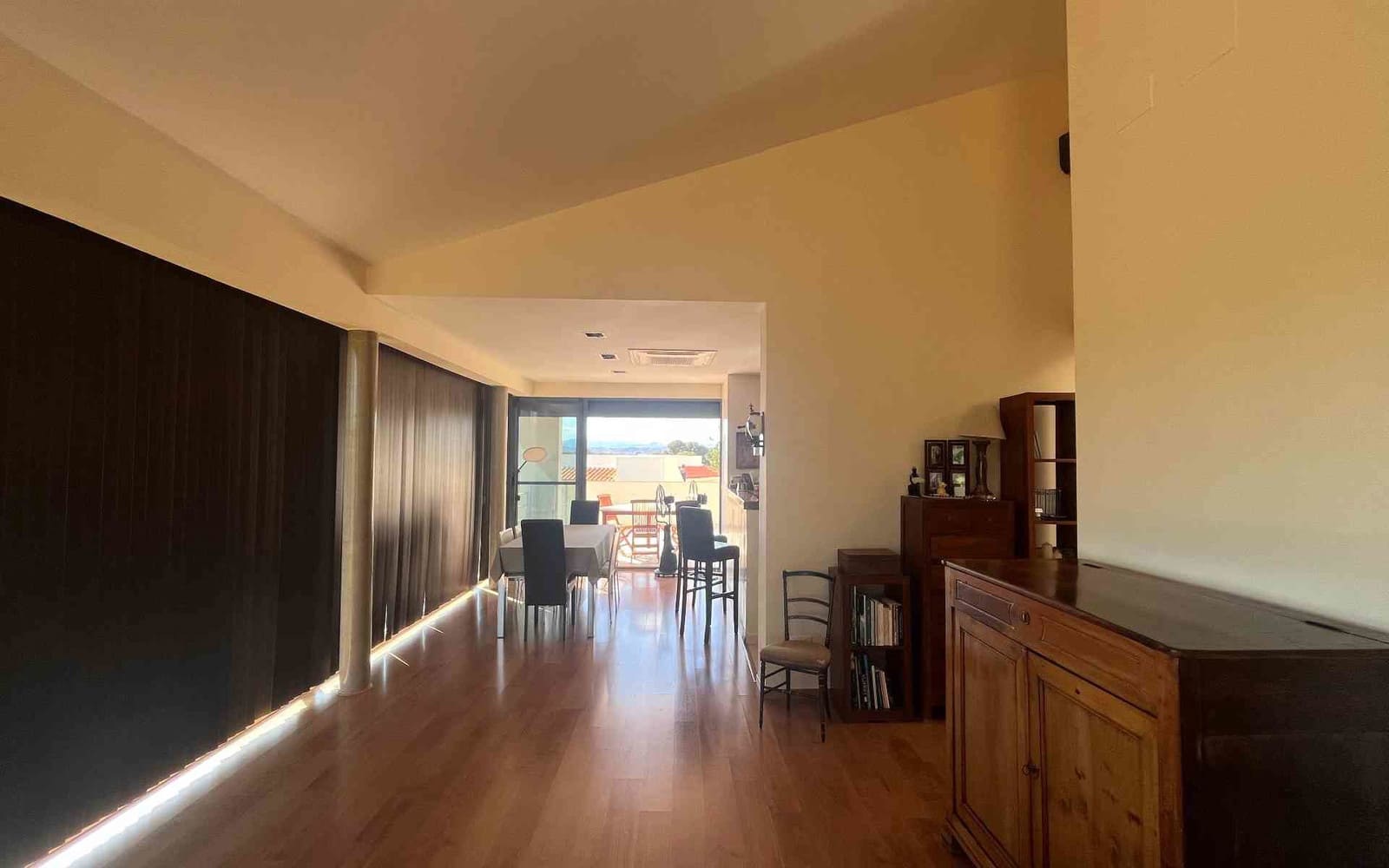 7 bedroom Villa for sale in Montserrat with pool - € 950,000 (Ref: 9758599)