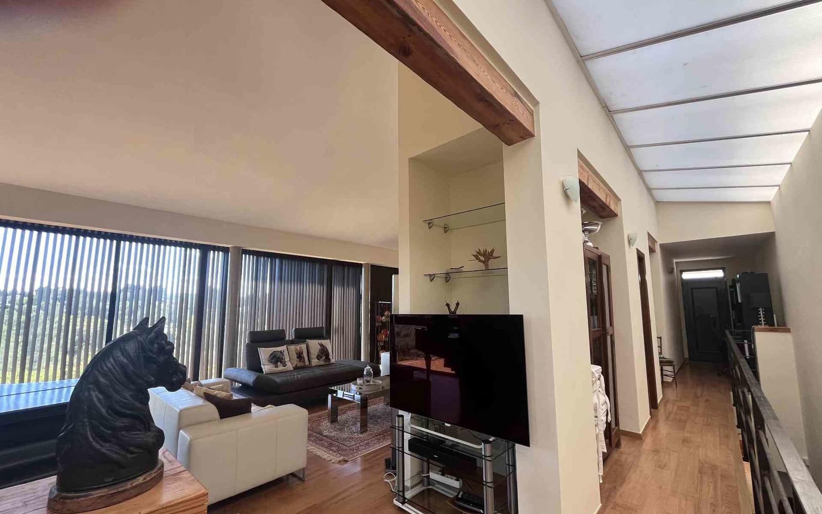 7 bedroom Villa for sale in Montserrat with pool - € 950,000 (Ref: 9758599)