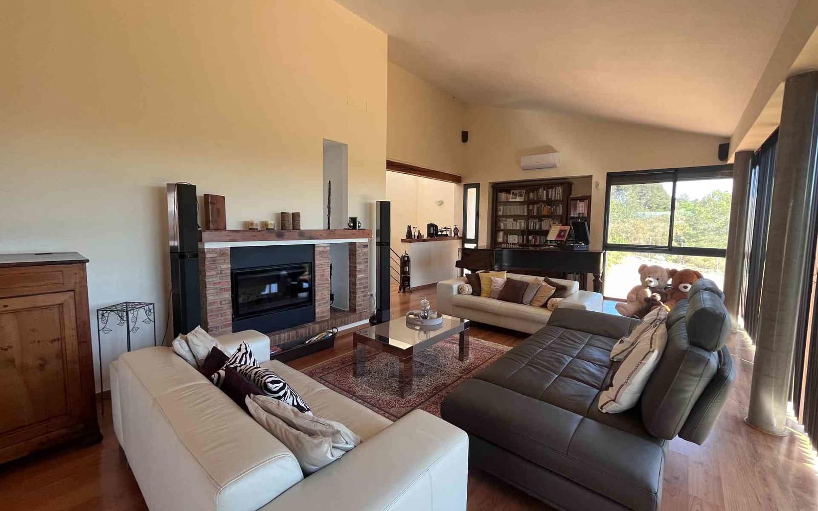 7 bedroom Villa for sale in Montserrat with pool - € 950,000 (Ref: 9758599)