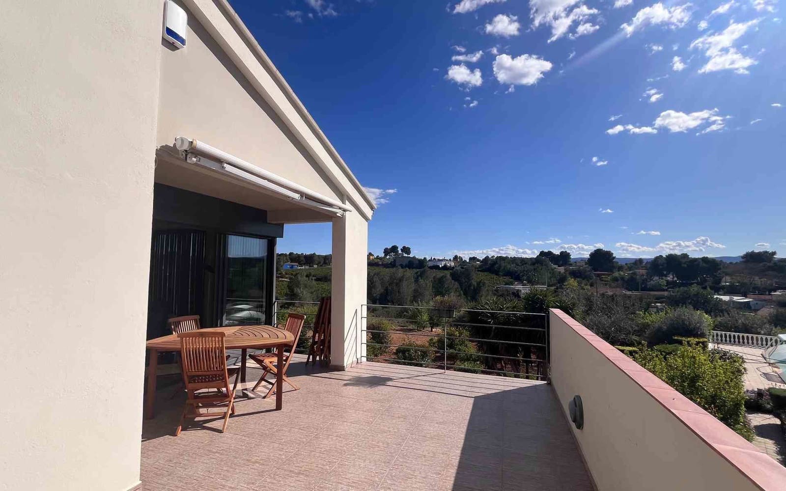 7 bedroom Villa for sale in Montserrat with pool - € 950,000 (Ref: 9758599)