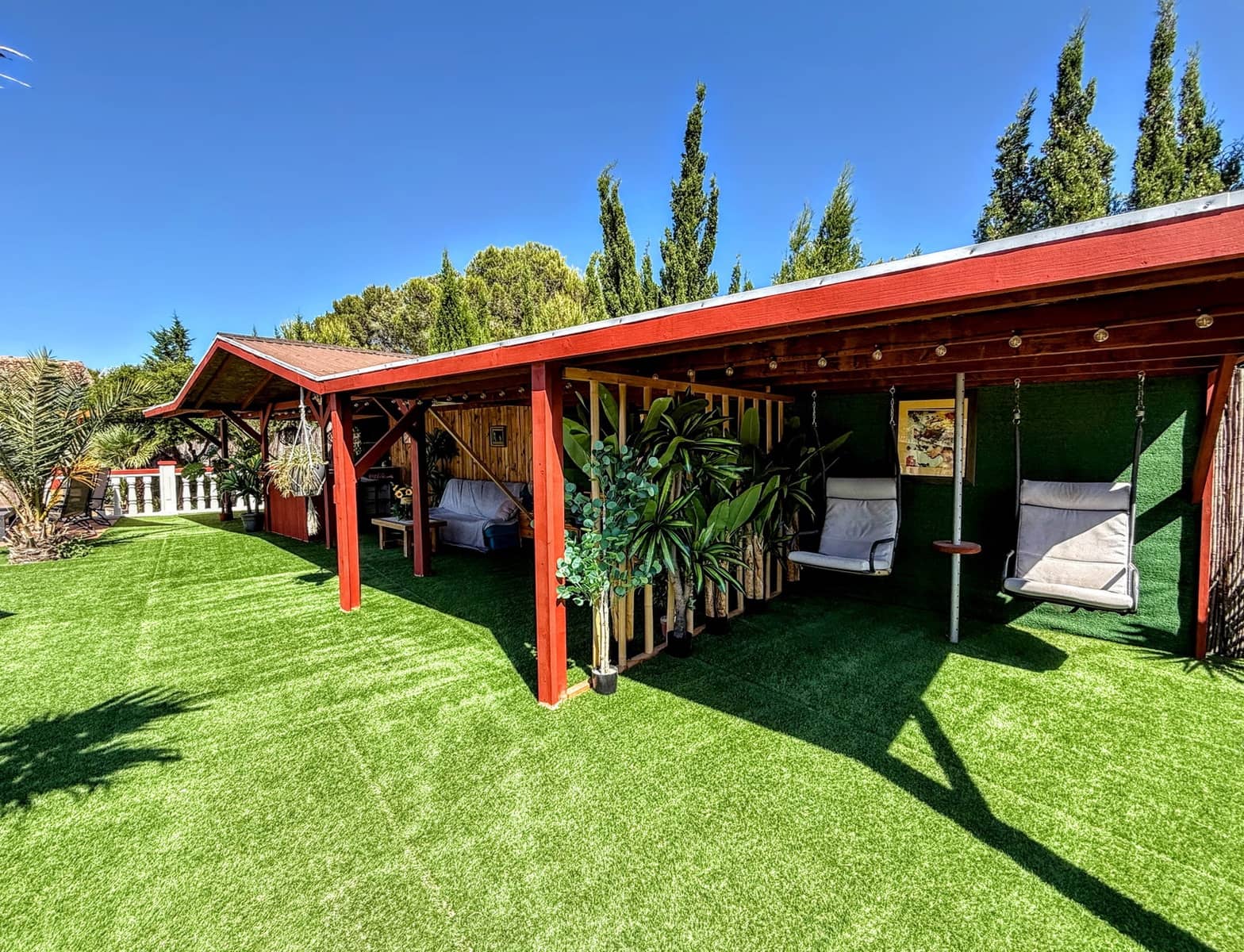 4 bedroom Villa for sale in Alberic with pool garage - € 335,000 (Ref: 9804076)