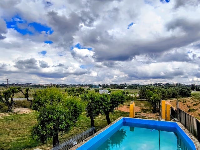 8 Zimmer Villa zu verkaufen in Montserrat mit Pool - 239.000 € (Ref: 9824647)