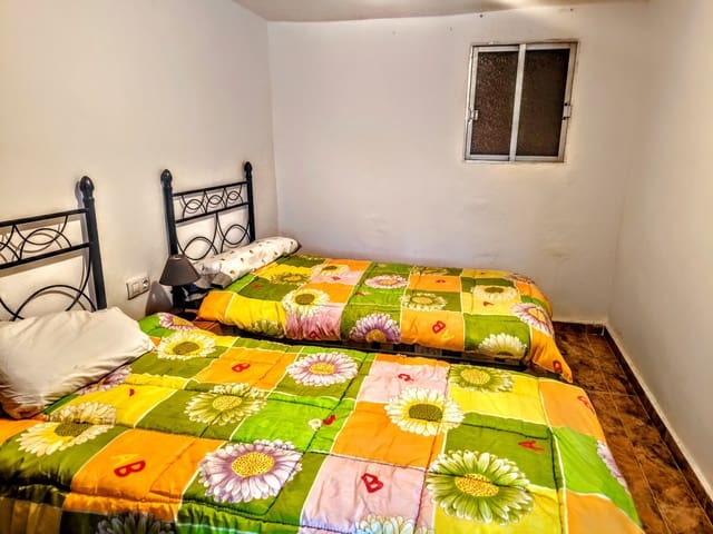 8 Zimmer Villa zu verkaufen in Montserrat mit Pool - 239.000 € (Ref: 9824647)
