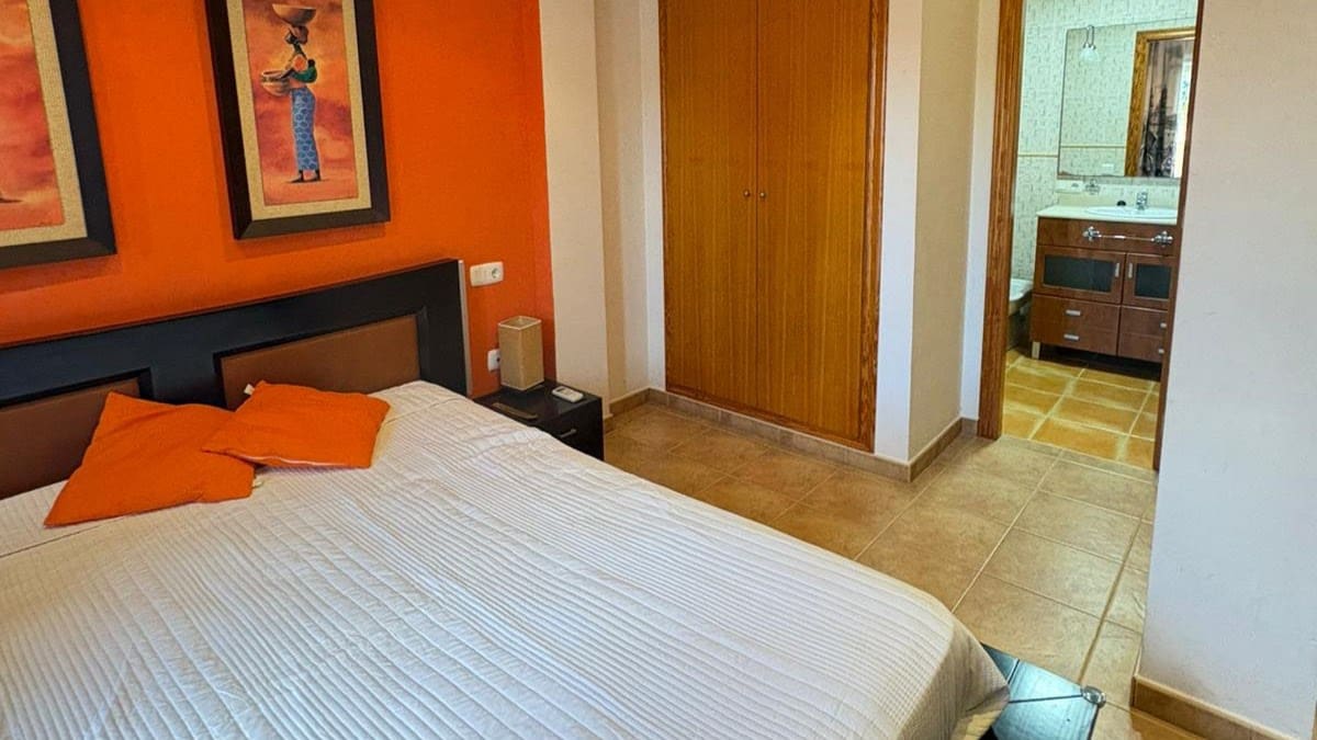 3 Zimmer Villa zu verkaufen in La Pobla de Vallbona - 315.000 € (Ref: 9833367)