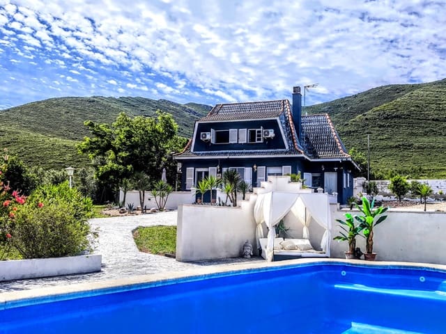4 slaapkamer Villa te koop in Macastre met zwembad - € 345.000 (Ref: 9833368)
