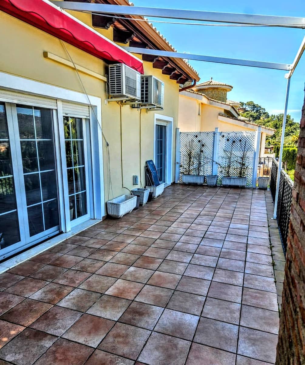 4 bedroom Villa for sale in Alzira with pool - € 435,000 (Ref: 9838968)