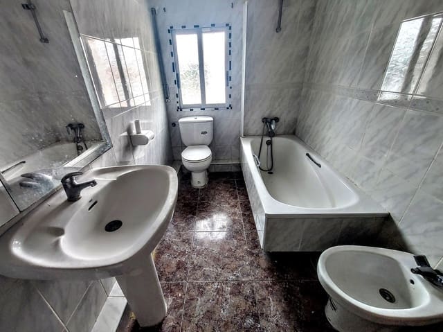 7 bedroom Villa for sale in Turis with pool garage - € 257,700 (Ref: 9845090)