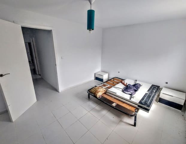 7 bedroom Villa for sale in Turis with pool garage - € 257,700 (Ref: 9845090)