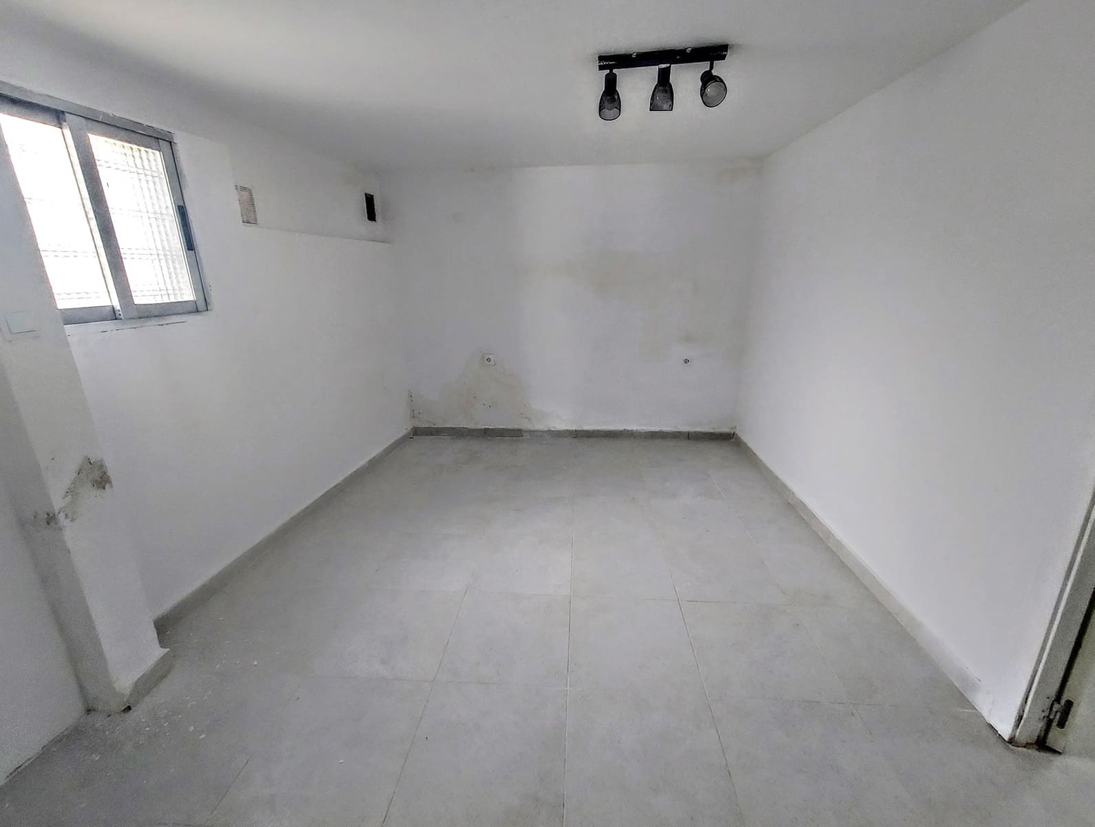7 bedroom Villa for sale in Turis with pool - € 257,700 (Ref: 9845090)