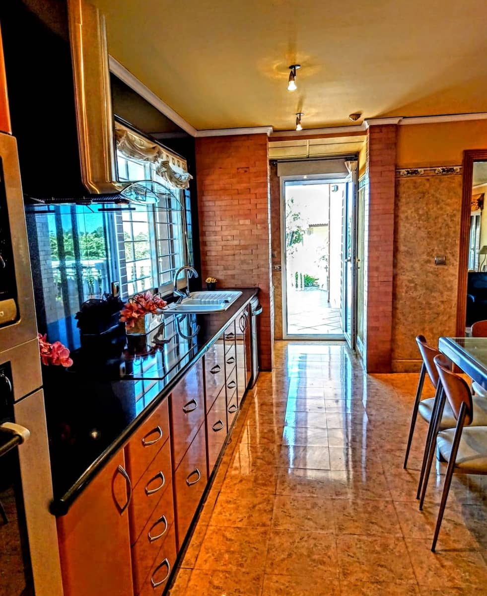 4 bedroom Villa for sale in Montserrat with pool - € 920,000 (Ref: 9850951)