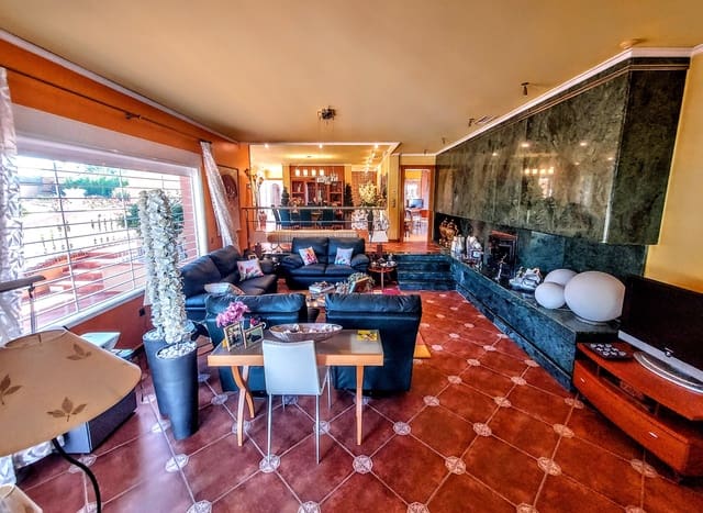 4 soveværelse Villa til salg i Montserrat med swimmingpool - € 920.000 (Ref: 9850951)