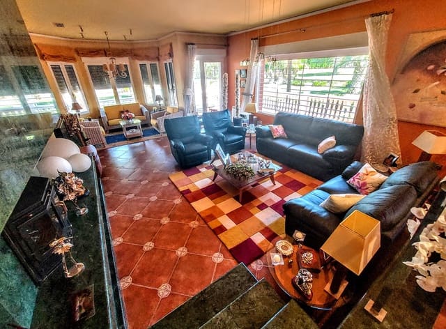 4 soveværelse Villa til salg i Montserrat med swimmingpool - € 920.000 (Ref: 9850951)