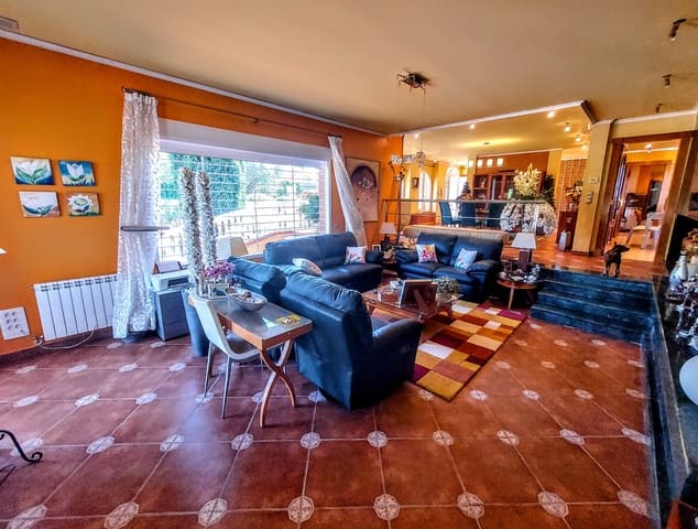 4 soveværelse Villa til salg i Montserrat med swimmingpool - € 920.000 (Ref: 9850951)
