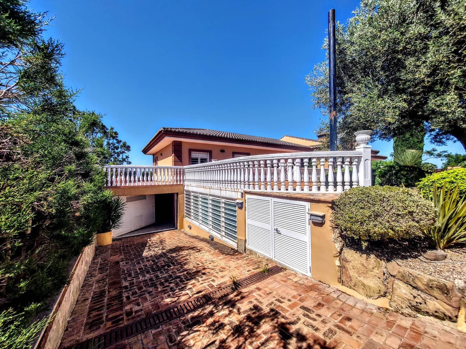 4 bedroom Villa for sale in Montserrat with pool - € 920,000 (Ref: 9850951)