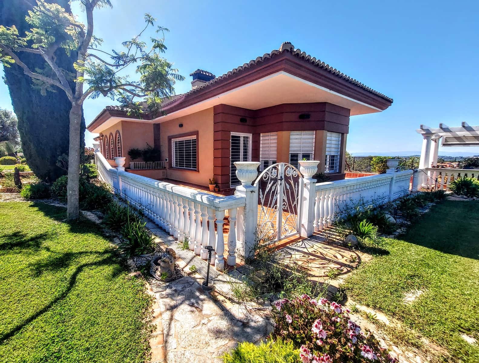 4 bedroom Villa for sale in Montserrat with pool - € 920,000 (Ref: 9850951)