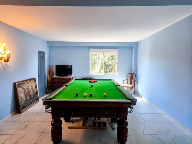 6 soveværelse Villa til salg i Montserrat med swimmingpool - € 595.000 (Ref: 9868295)