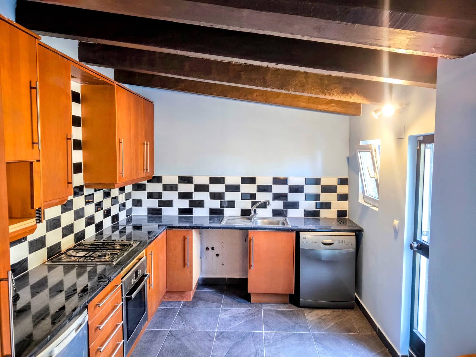 6 bedroom Villa for sale in Montserrat with pool - € 595,000 (Ref: 9868295)