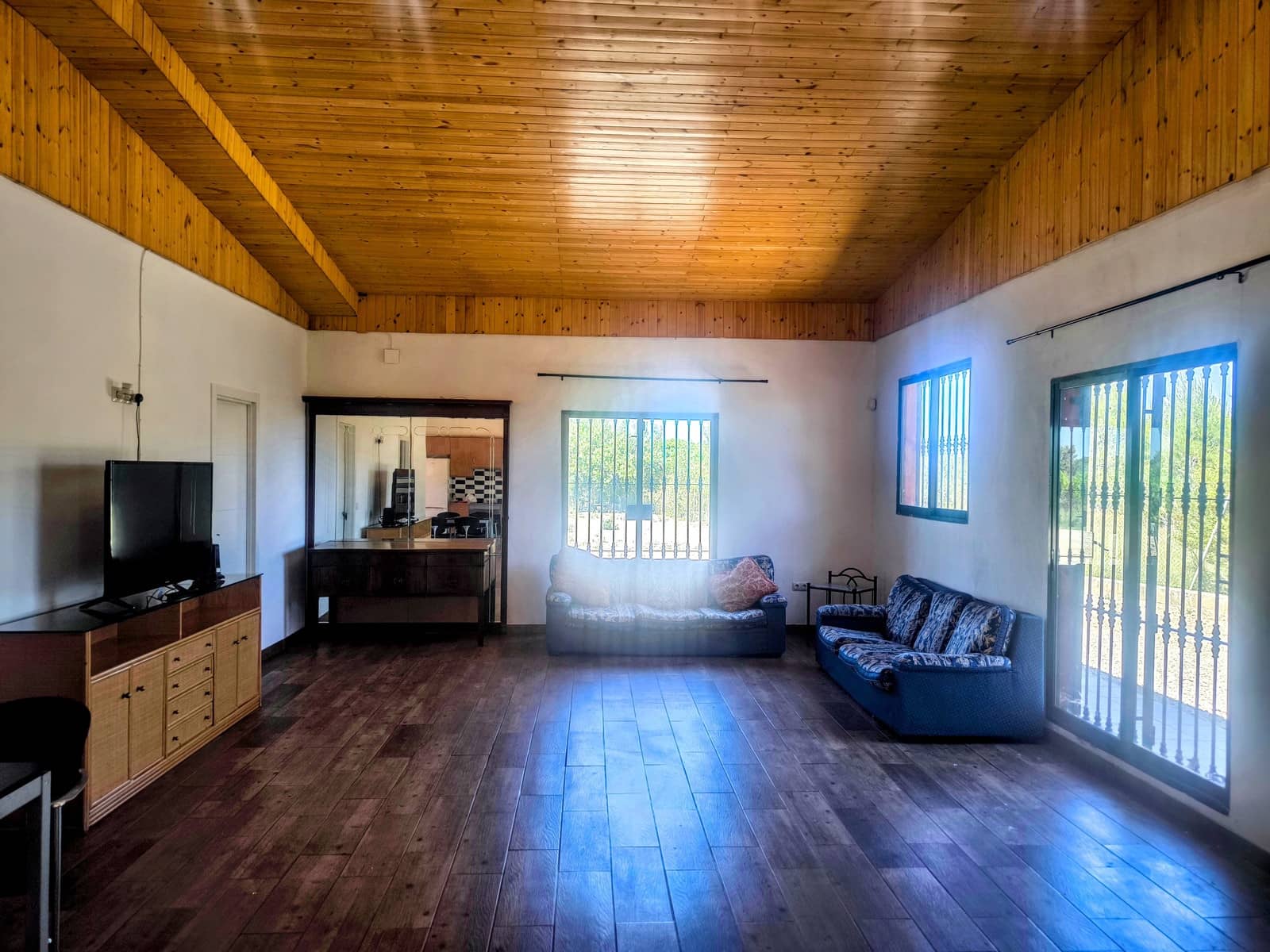 6 bedroom Villa for sale in Montserrat with pool - € 595,000 (Ref: 9868295)