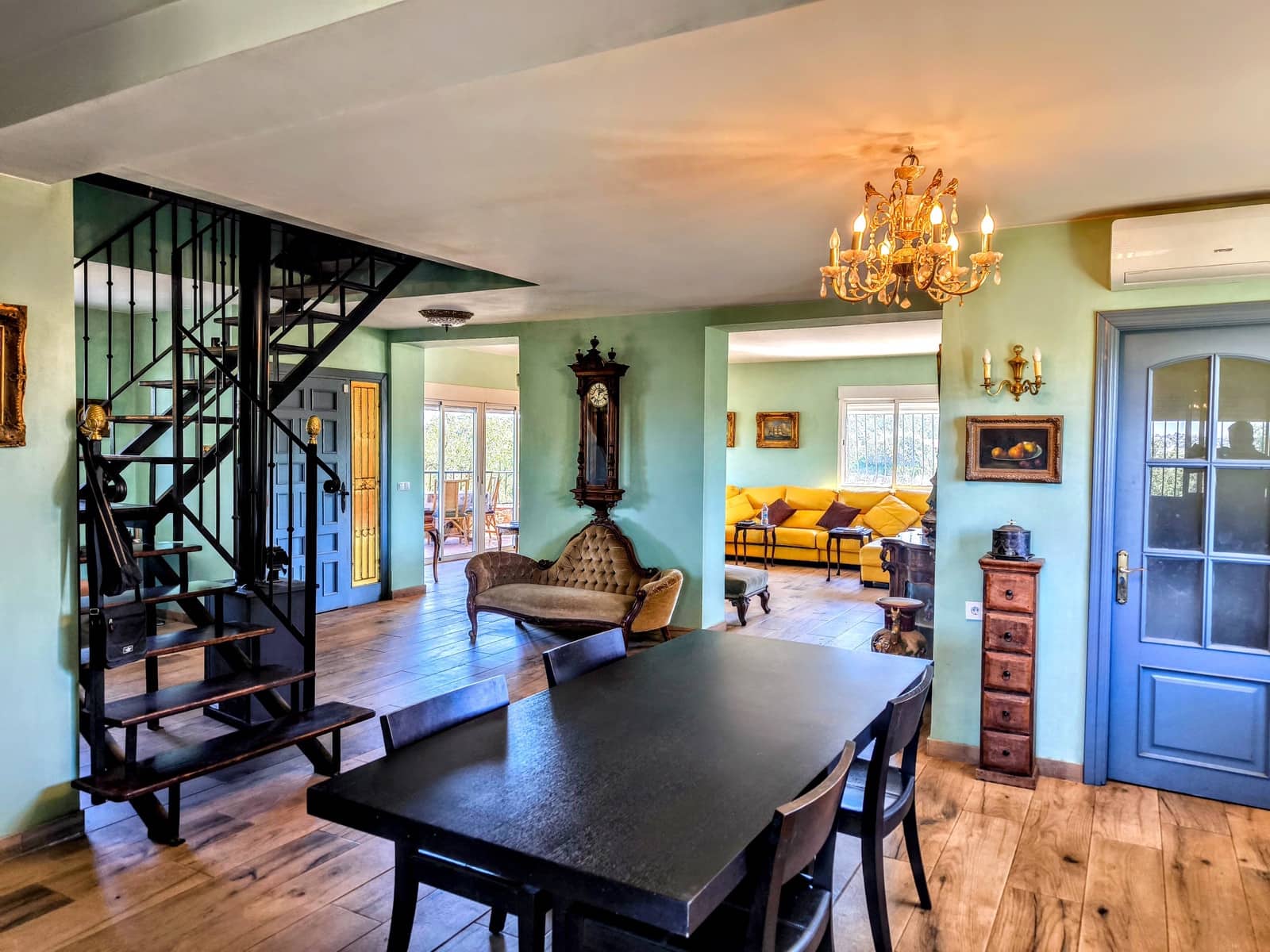 6 bedroom Villa for sale in Montserrat with pool - € 595,000 (Ref: 9868295)