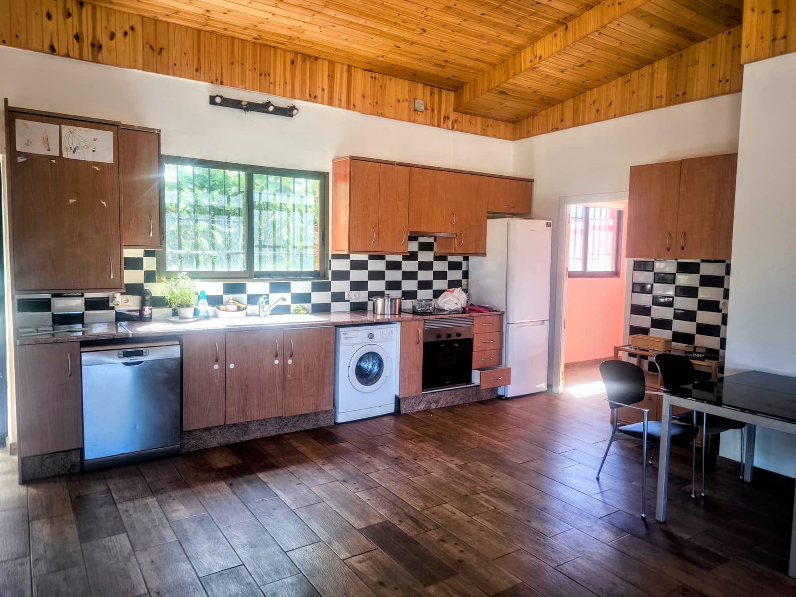 6 bedroom Villa for sale in Montserrat with pool - € 595,000 (Ref: 9868295)
