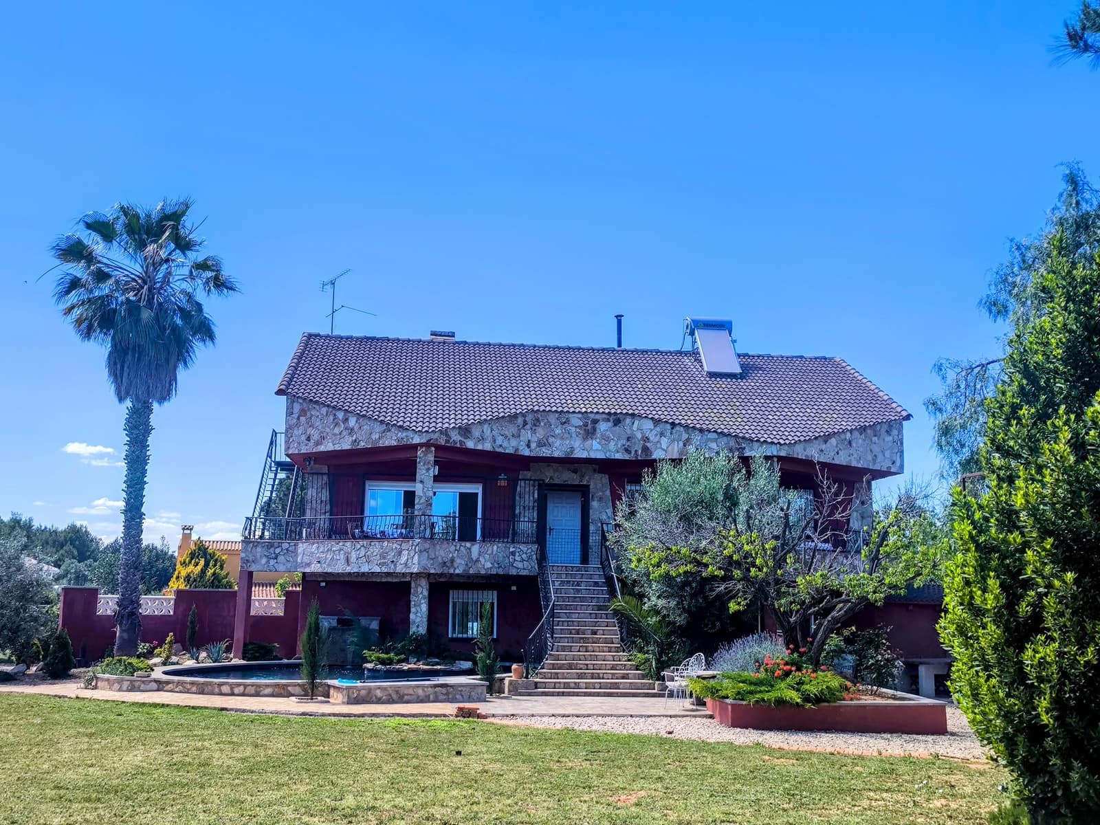 6 bedroom Villa for sale in Montserrat with pool - € 595,000 (Ref: 9868295)