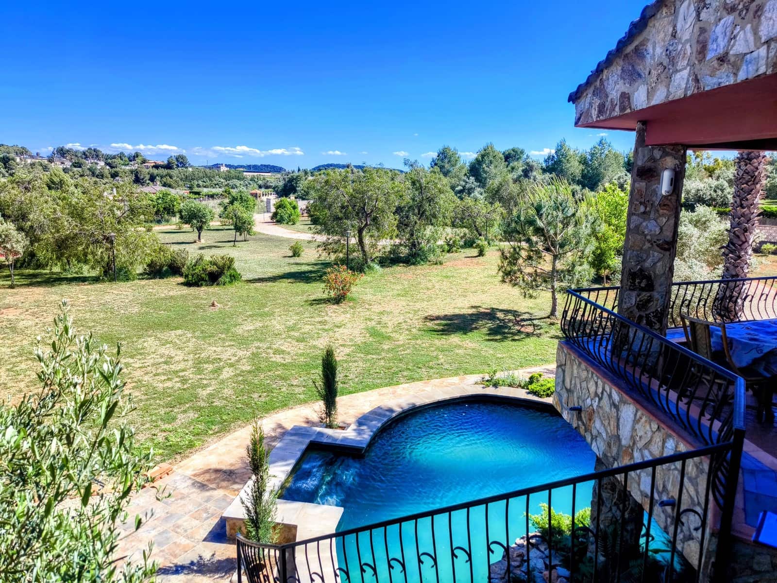 6 bedroom Villa for sale in Montserrat with pool - € 595,000 (Ref: 9868295)
