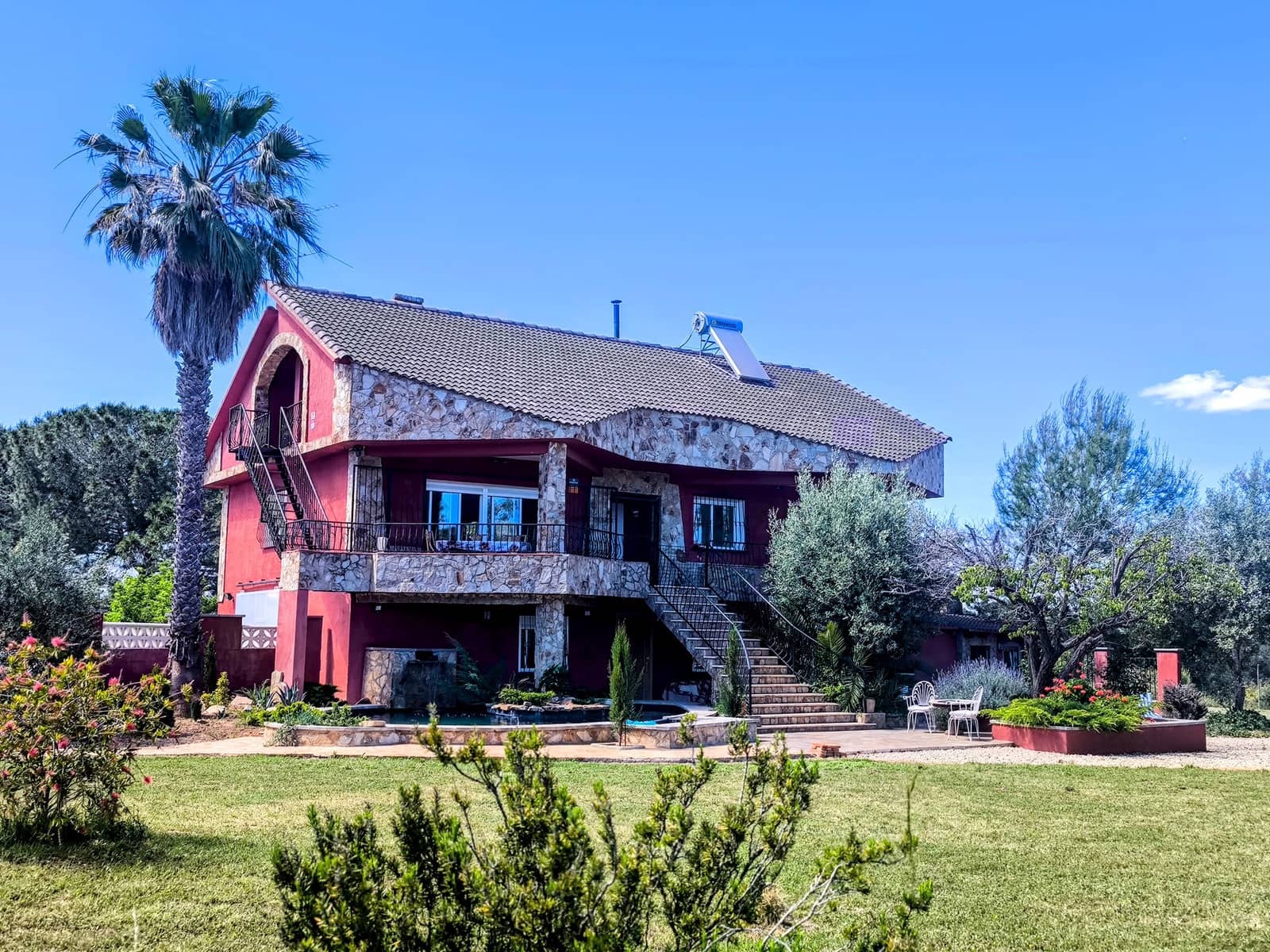 6 bedroom Villa for sale in Montserrat with pool - € 595,000 (Ref: 9868295)