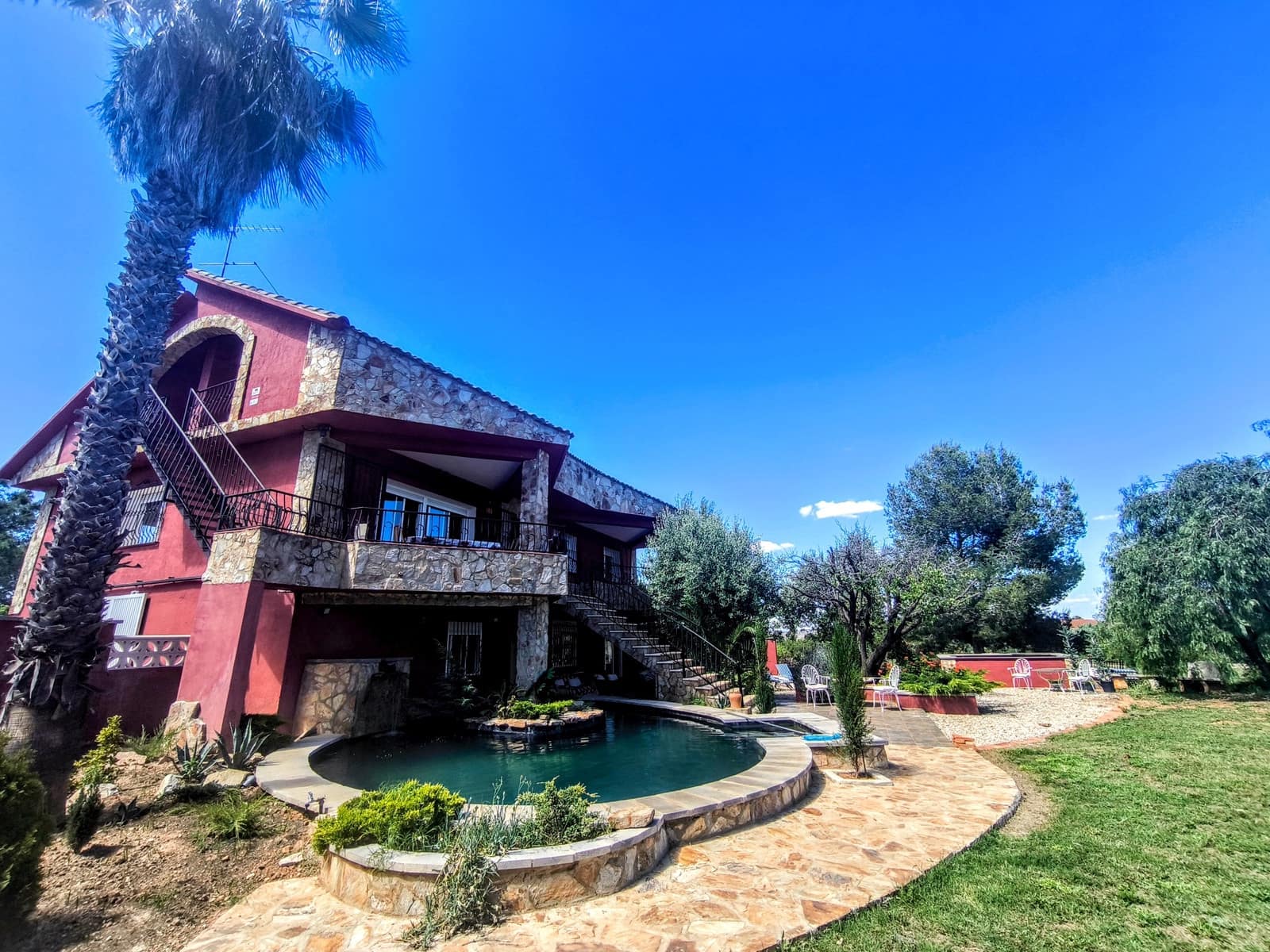 6 bedroom Villa for sale in Montserrat with pool - € 595,000 (Ref: 9868295)
