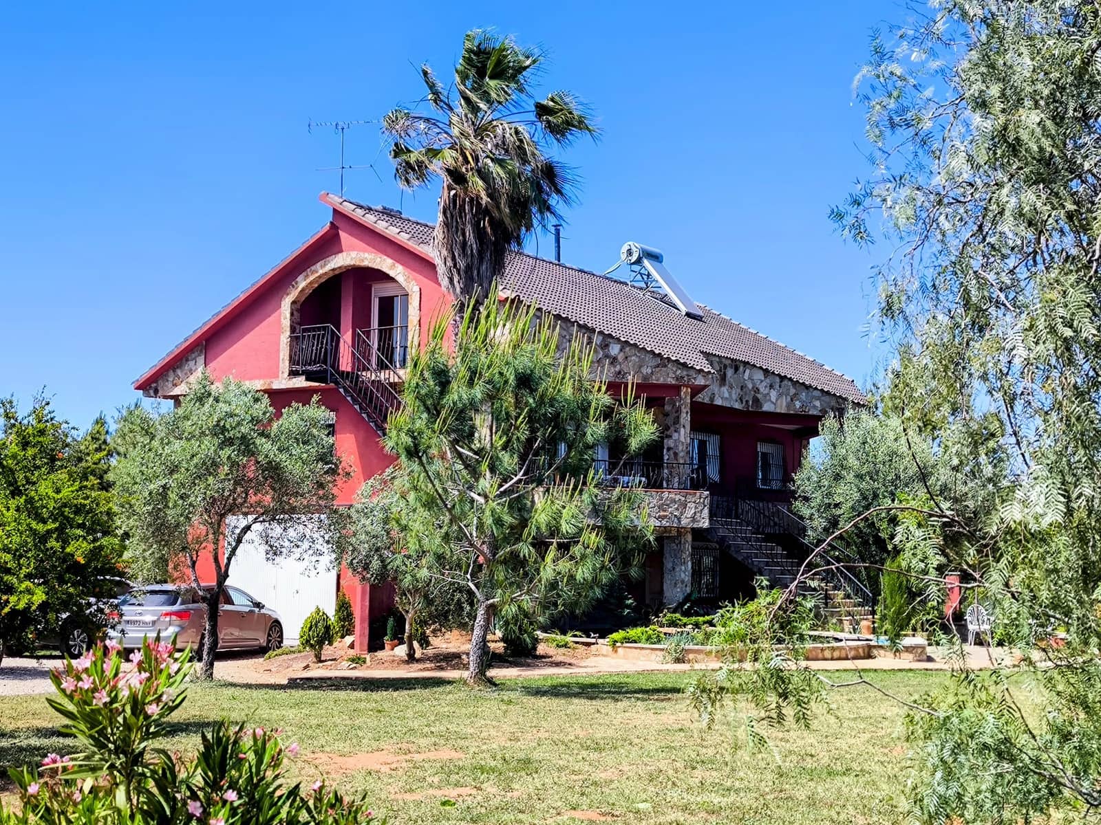 6 bedroom Villa for sale in Montserrat with pool - € 595,000 (Ref: 9868295)