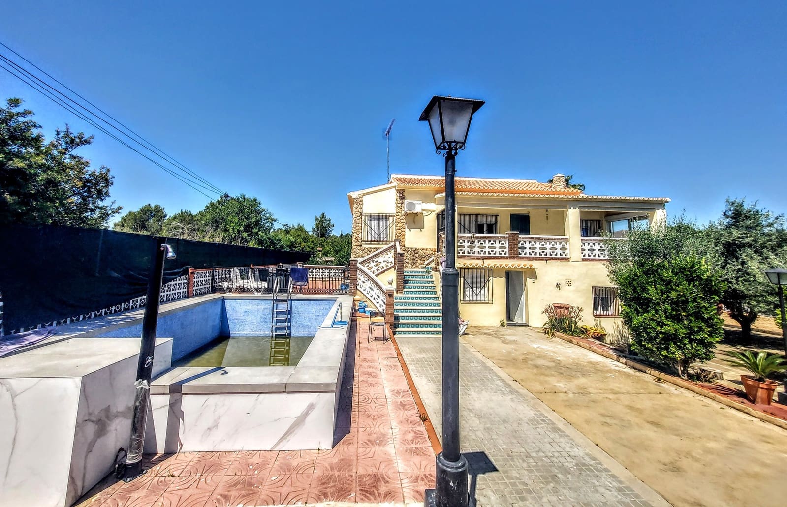 6 bedroom Villa for sale in Montserrat with pool - € 329,000 (Ref: 9868296)