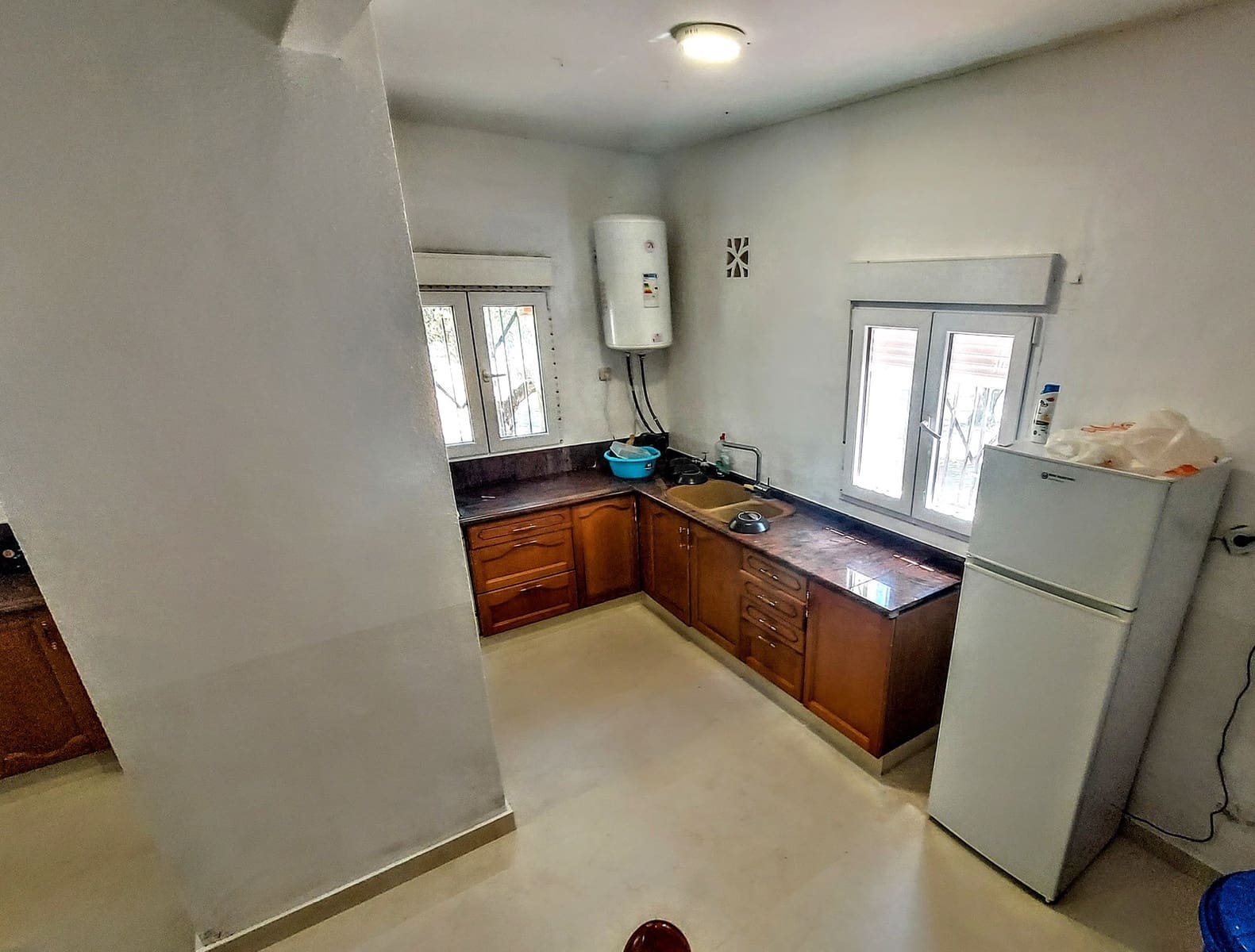 6 bedroom Villa for sale in Montserrat with pool - € 329,000 (Ref: 9868296)