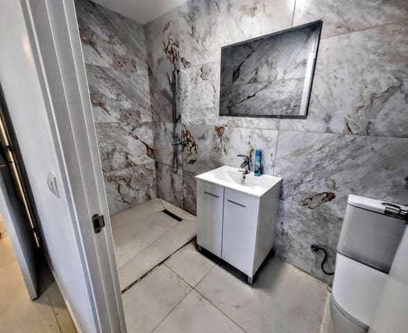 6 soveværelse Villa til salg i Montserrat med swimmingpool - € 329.000 (Ref: 9868296)