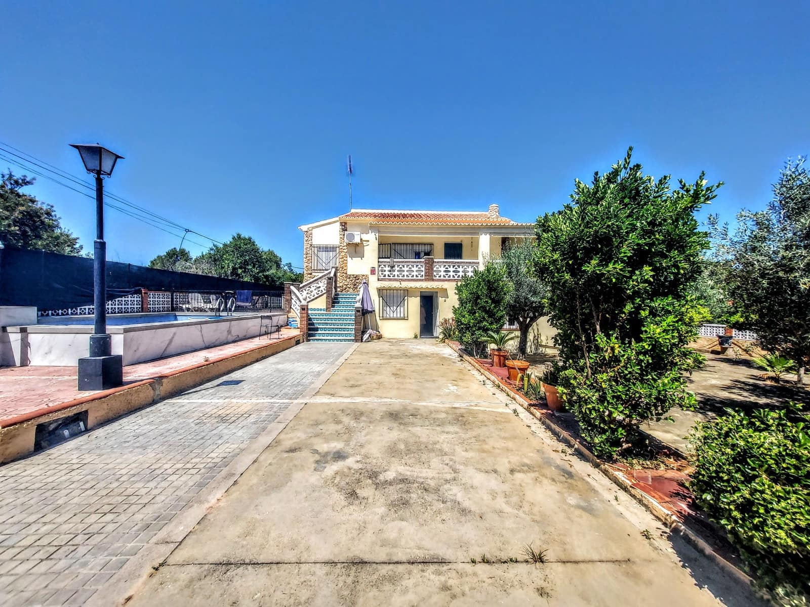 6 bedroom Villa for sale in Montserrat with pool - € 329,000 (Ref: 9868296)