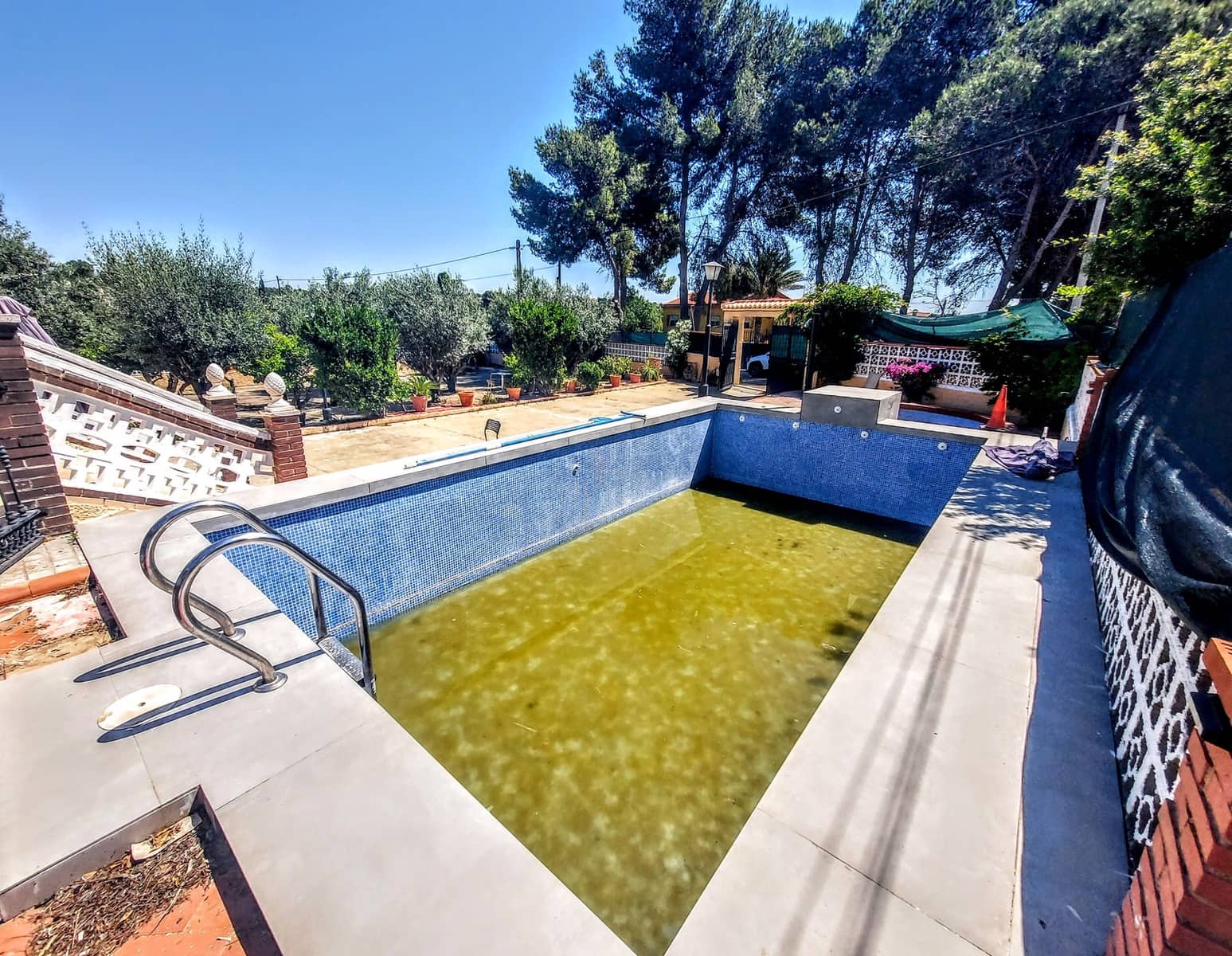 6 bedroom Villa for sale in Montserrat with pool - € 329,000 (Ref: 9868296)