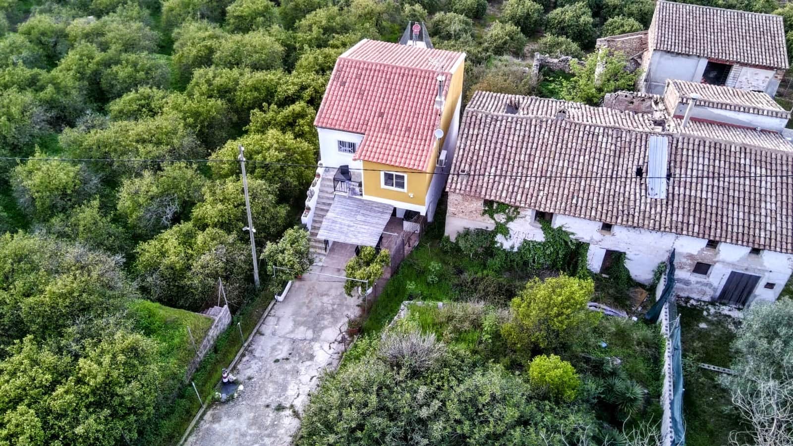 Chalet de 3 habitaciones en Pla de Corrals en venta con piscina - 142.000 € (Ref: 9868297)