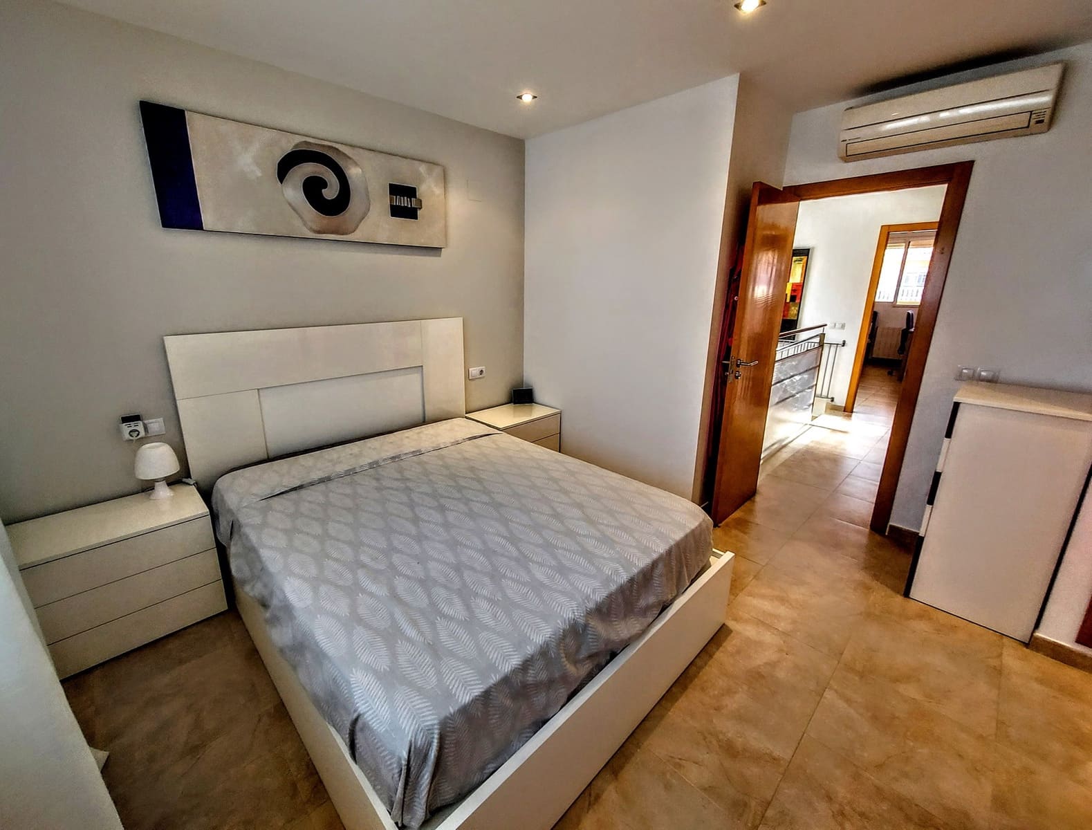 4 slaapkamer Villa te koop in La Pobla de Vallbona met zwembad - € 510.000 (Ref: 9880657)