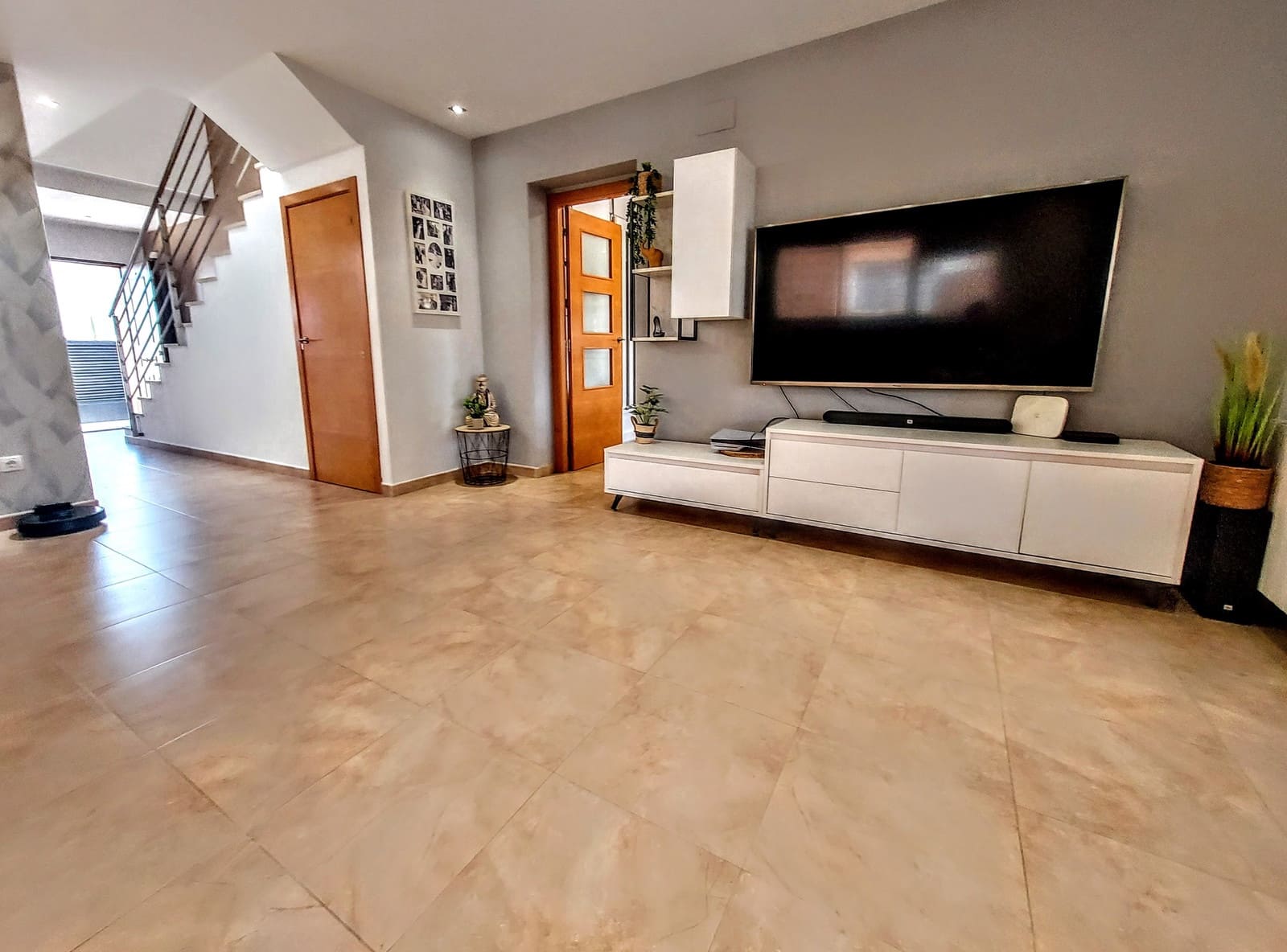 4 slaapkamer Villa te koop in La Pobla de Vallbona met zwembad - € 510.000 (Ref: 9880657)