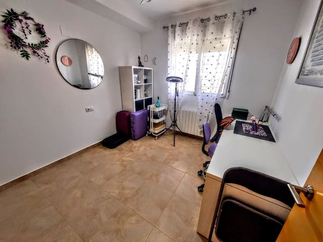 4 slaapkamer Villa te koop in La Pobla de Vallbona met zwembad - € 510.000 (Ref: 9880657)