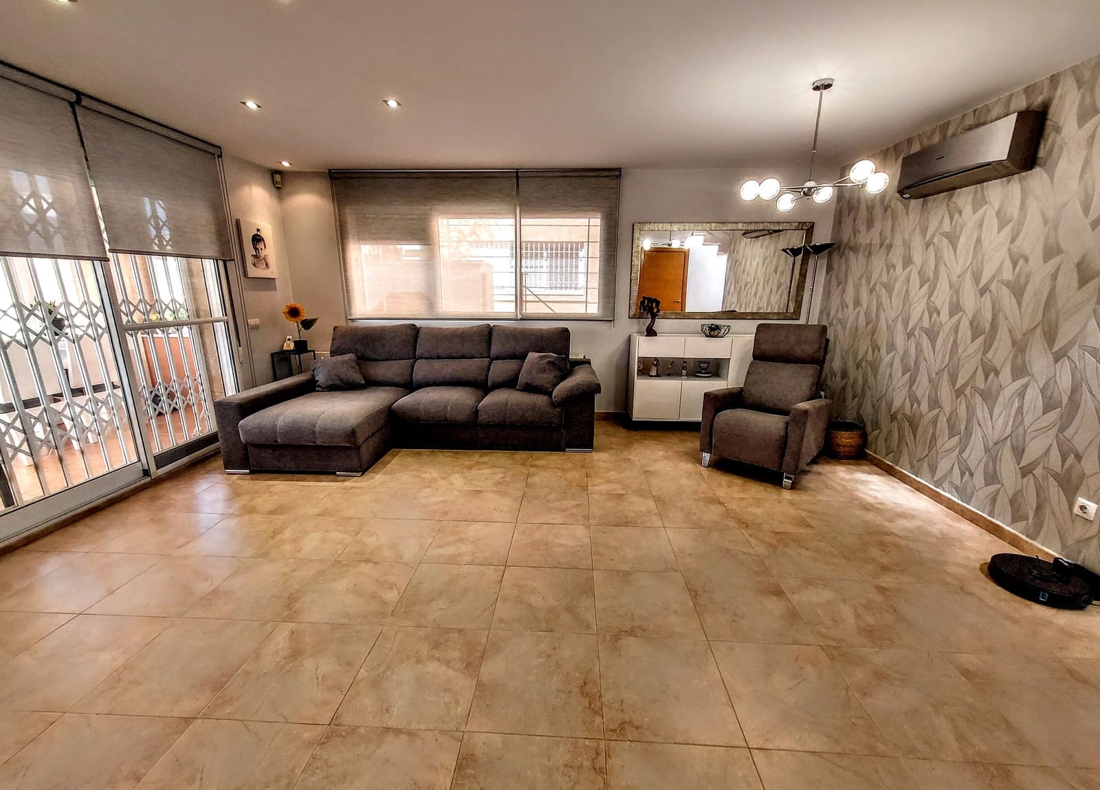 4 slaapkamer Villa te koop in La Pobla de Vallbona met zwembad - € 510.000 (Ref: 9880657)