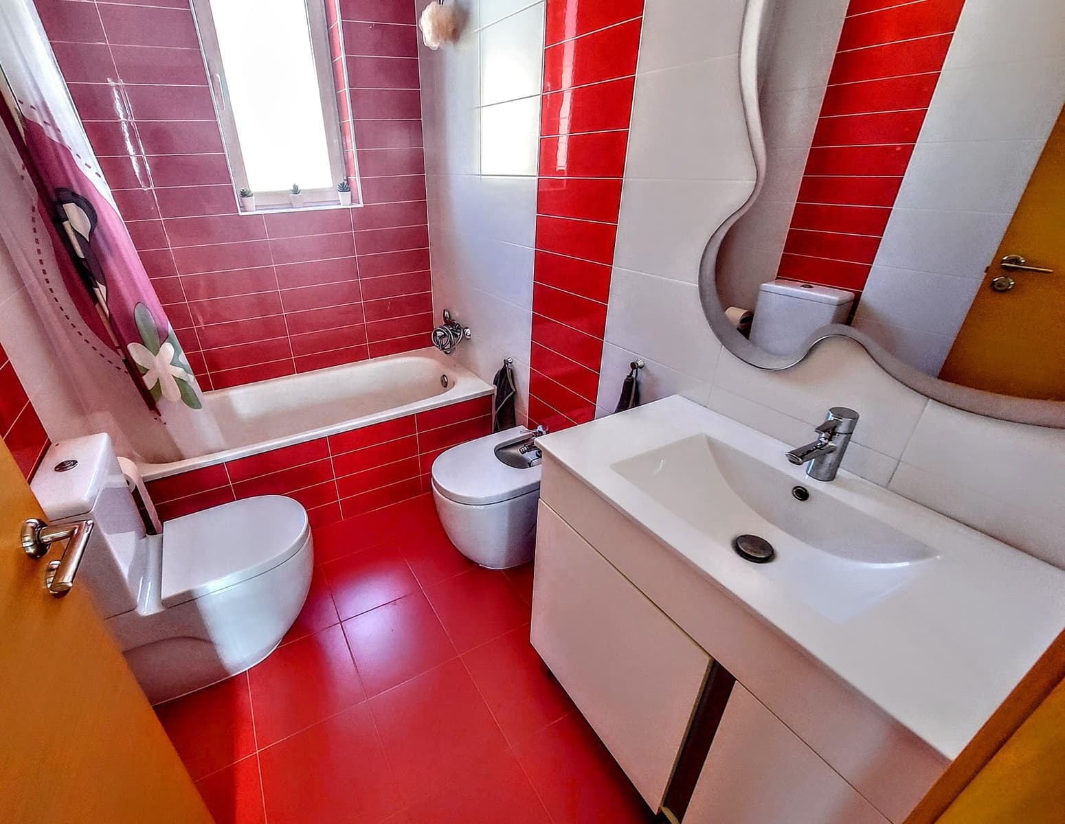 4 slaapkamer Villa te koop in La Pobla de Vallbona met zwembad - € 510.000 (Ref: 9880657)