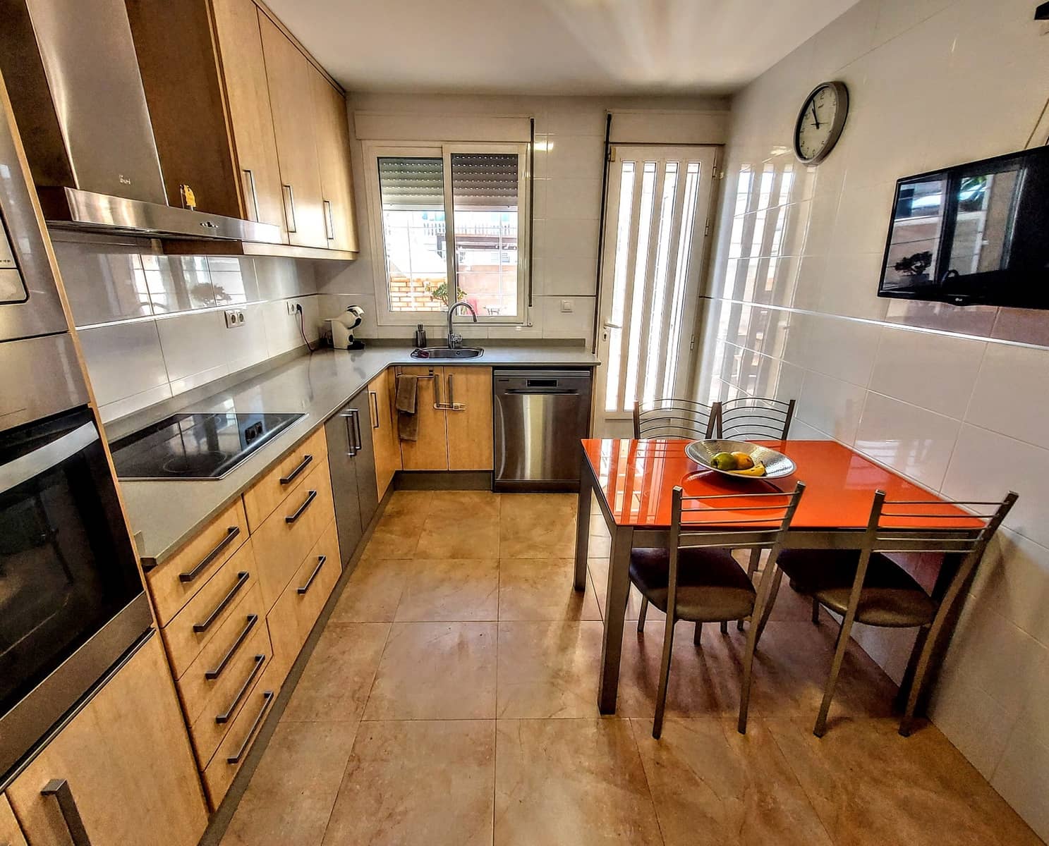 4 slaapkamer Villa te koop in La Pobla de Vallbona met zwembad - € 510.000 (Ref: 9880657)
