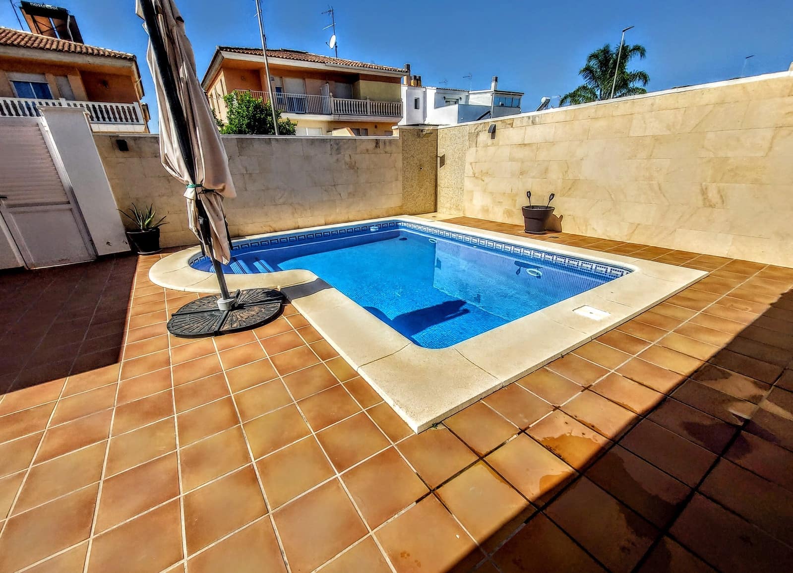 4 slaapkamer Villa te koop in La Pobla de Vallbona met zwembad - € 510.000 (Ref: 9880657)