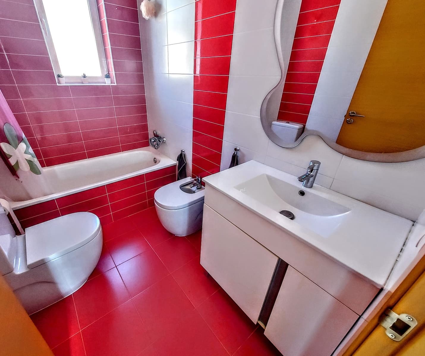 4 slaapkamer Villa te koop in La Pobla de Vallbona met zwembad - € 510.000 (Ref: 9880657)